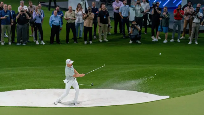 在他效力於 在他效力於